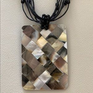 Pearlized Patterned Necklace